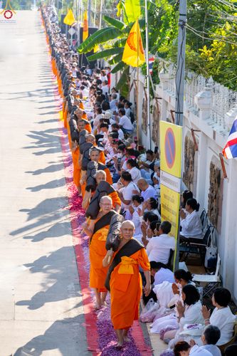 ภาพ No.292884:วันที่ 11 มกราคม พ.ศ. 2569 พิธีต้อนรับพระธรรมยาตรา ณ อนุสรณ์สถานลำดับที่ 3 สถานที่เกิดในเพศสมณะ วัดสองพี่น้อง อำเภอสองพี่น้อง จังหวัดสุพรรณบุรี ในโครงการธรรมยาตรา กตัญญูบูชา มหาปูชนียาจารย์ พระมงคลเทพมุนี(สด จนฺทสโร) พระผู้ปราบมาร อนุสรณ์สถาน 7 แห่ง ปีที