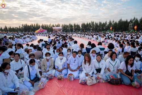 ภาพ No.302506:วันที่ 24 มกราคม พ.ศ. 2569 พิธีตักบาตรพระธรรมยาตรา ณ อนุสรณ์สถานลำดับที่ 5 สถานที่เผยแผ่วิชชาธรรมกายครั้งแรก อนุสรณ์สถานบางปลา วัดบางปลา อำเภอบางเลน จังหวัดนครปฐม ในโครงการธรรมยาตรา กตัญญูบูชา มหาปูชนียาจารย์ พระมงคลเทพมุนี(สด จนฺทสโร) พระผู้ปราบมาร อนุส