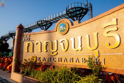 ภาพ No.282624:วันเสาร์ที่ 20 ธันวาคม พ.ศ.2568 พิธีตักบาตรพระ 10,000 รูป (ชุด 2) เนื่องในโอกาส 194 ปี จังหวัดกาญจนบุรี และอุทิศส่วนกุศลให้แด่บรรพชนทั้งหลาย บริเวณถนนสองแคว (Skywalk) เมืองกาญจนบุรี