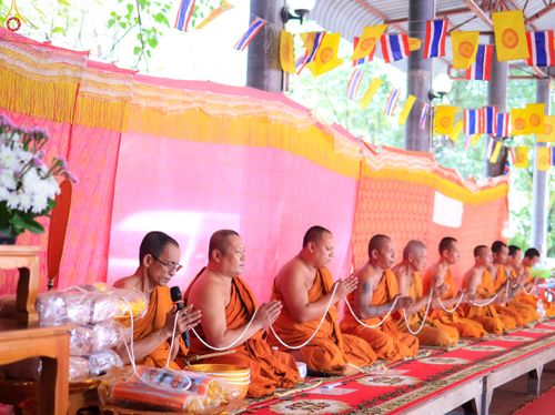 ภาพ No.284006:วันเสาร์ ที่ 1 พฤศจิกายน 2568 พิธีทอดกฐินสามัคคีทั่วไทย โดยคณะศิษยานุศิษย์ บูชาธรรม 81 ปี หลวงพ่อธัมมชโย ณ วัดทุ่งศาลา ต.บ้านเก่า อ.เมือง​กาญจนบุรี​ จ.กาญจนบุรี​