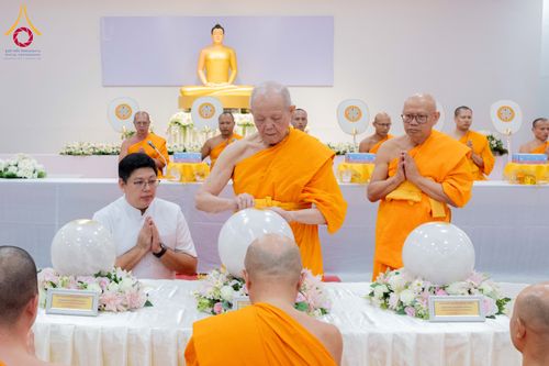 ภาพ No.294250:วันอาทิตย์ที่ 14 ธันวาคม พ.ศ.2568 พิธีเจริญพระพุทธมนต์สมโภชดวงแก้วลูกนิมิตเอก และดวงแก้วนิมิตปฏิบัติธรรม อัญเชิญประดิษฐาน  ณ วัดพระธรรมกายในประเทศสหรัฐอเมริกาและประเทศเยอรมนี 7 แห่ง ณ อาคารปลูกศรัทธา 2 วัดพระธรรมกาย