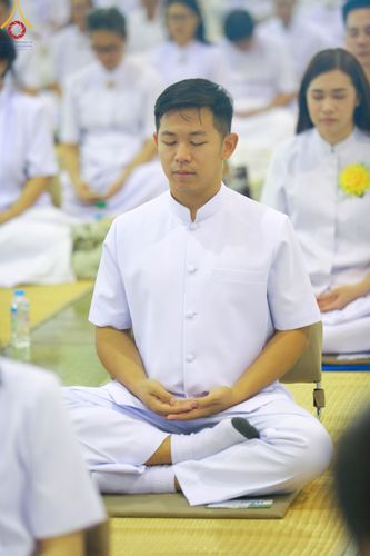 ภาพ No.105482:พิธีปฏิบัติธรรมและพิธีบูชาข้าวพระ ในวันจันทร์ที่ 1 มกราคม พ.ศ. 2567 ณ สภาธรรมกายสากล วัดพระธรรมกาย