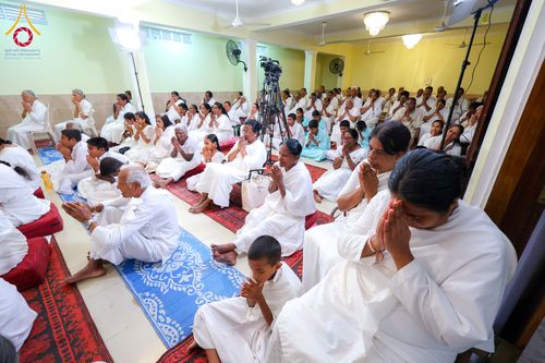 ภาพ No.317798:วันที่ 1 เมษายน พ.ศ. 2569 พิธีสวดธัมมจักกัปปวัตตนสูตรนานาชาติ ในวันพระใหญ่ ขึ้น 15 ค่ำ เดือน 5 (Poya Day)  ณ ศรีธรรมนันทะปิริเวนะ เเละ  วัดวิมลวิหาร นาวละ ประเทศศรีลังกา