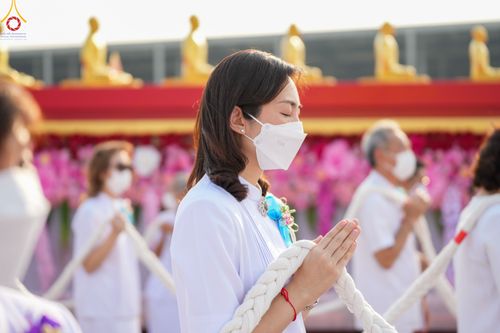 ภาพ No.79173:พิธีอัญเชิญองค์พระบรมพุทธเจ้า 24 องค์ เวียนประทักษิณรอบพระมหาธรรมกายเจดีย์ ณ วัดพระธรรมกาย  วันที่ 2 เมษายน พ.ศ. 2566