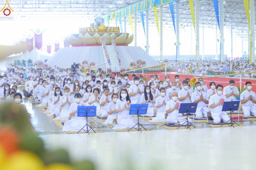 ภาพ No.81542:พิธีตักบาตร ข้าวสารอาหารแห้ง และพิธีบูชาข้าวพระ ณ สภาธรรมกายสากล วัดพระธรรมกาย วันเสาร์ที่ 3 มิถุนายน 2566