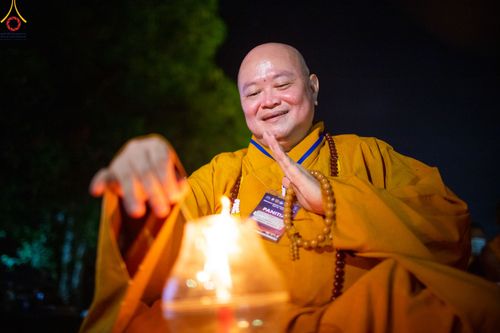 ภาพ No.82038:พิธีจุดวิสาขประทีป 22,000 ดวงและโคมลอย 3,000 ดวง ( Festival  lampion Vesak Indonesia) ณ มหาเจดียบรมพุทโธ อินโดนีเซีย  วันอาทิตย์ที่ 4 มิ.ย. พ.ศ.2566