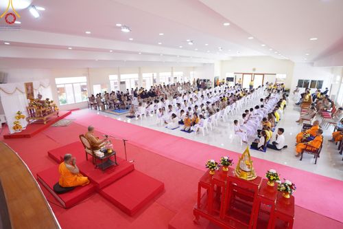 ภาพ No.59127:พิธีปลงผมและแห่นาคธรรมทายาท ในโครงการบรรพชาสามเณร ภาคฤดูร้อน เฉลิมพระเกียรติพระบาทสมเด็จพระเจ้าอยู่หัว เนื่องในโอกาส  พระราชพิธีมหามงคลเฉลิมพระชนมพรรษา 6 รอบ  ปลงผมนาคในวันที่ 21 เมษายน พ.ศ 2567 ณ วัดกลางธนรินทร์ (ธรรมอุทยานบ้านแป้ง)