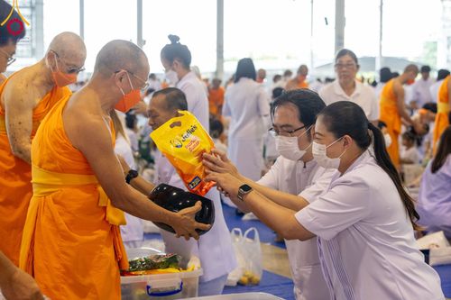 ภาพ No.99651:พิธีตักบาตรวันอาทิตย์ต้นเดือน ณ สภาธรรมกายสากล วัดพระธรรมกาย จ.ปทุมธานี วันอาทิตย์ที่ 3 ธันวาคม พ.ศ. 2566