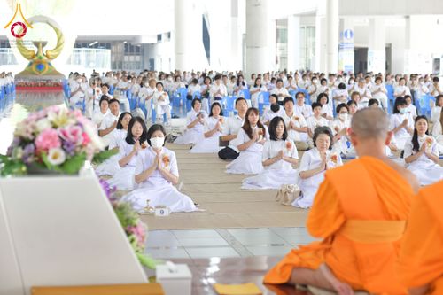 ภาพ No.198068:พิธีถวายภัตตาหารแด่พระภิกษุ สามเณร  บูชาธรรมคุณยายอาจารย์มหารัตนอุบาสิกาจันทร์ ขนนกยูง เนื่องในวาระวันคล้ายวันเกิดครบ 116 ปี วันอาทิตย์ที่ 19 มกราคม พ.ศ. 2568 ณ หอฉันคุณยายอาจารย์ฯ วัดพระธรรมกาย