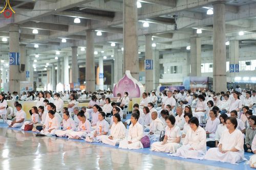 ภาพ No.187627:พิธีฉลองชัยสวดมนต์บทธัมมจักกัปปวัตนสูตร 7,000,000,000 จบ และพิธีสวดมนต์ข้ามปี วันที่ 31 ธันวาคม พ.ศ. 2567 ถึงวันที่ 1 มกราคม พ.ศ. 2568 ณ มหารัตนวิหารคด วัดพระธรรมกาย จ.ปทุมธานี