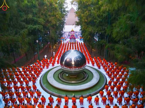 ภาพ No.107382:พิธีตักบาตรพระธรรมยาตราฯ ในโครงการธรรมยาตรากตัญญูบูชา มหาปูชนียาจารย์ พระมงคลเทพมุนี(สด จนฺทสโร) พระผู้ปราบมาร ปีที่ 12 ณ อนุสรณ์สถานมหาวิหารพระมงคลเทพมุนี อ.สองพี่น้อง จ.สุพรรณบุรี วันที่ 7 มกราคม พ.ศ. 2567