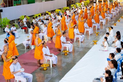 ภาพ No.242963:วันที่ 31 สิงหาคม พ.ศ. 2568 พิธีตัดปอยผมและปลงผม โครงการอุปสมบทหมู่บูชาธรรม ครบรอบ 108 ปี วันครูผู้ค้นพบวิชชาธรรมกาย ณ วัดพระธรรมกาย