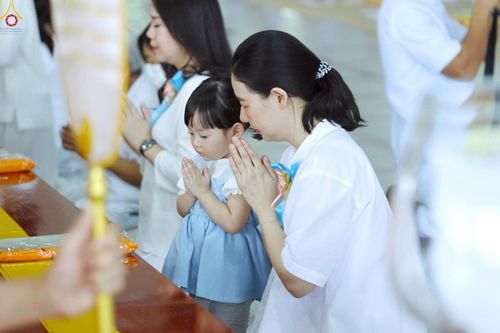 ภาพ No.240083:วันเสาร์ที่ 23 สิงหาคม พ.ศ. 2568 (วันพระ แรม 14 ค่ำ เดือน 9) พิธีบุพเปตพลี ครั้งที่ 169 ร่วมอุทิศบุญแด่หมู่ญาติที่ล่วงลับไปแล้ว และสืบทอดอายุพระพุทธศาสนา ณ หอฉันคุณยายอาจารย์ฯ วัดพระธรรมกาย