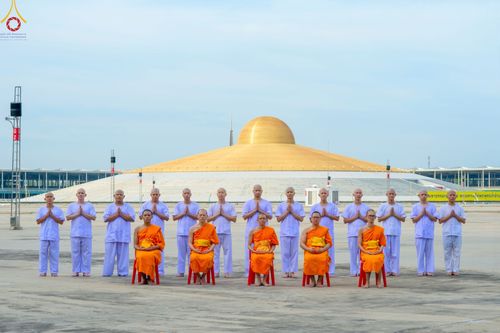 ภาพ No.82526:พิธีปลงผมนาคธรรมทายาท ในโครงการธรรมทายาทระดับอุดมศึกษา รุ่นที่ 50 ภาคฤดูฝน ในวันที่ 10 มิถุนายน พ.ศ. 2566 ณ วัดพระธรรมกาย