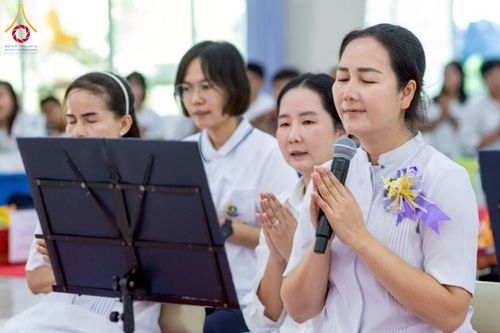 ภาพ No.218057:วันอาทิตย์ที่ 13 เมษายน พ.ศ. 2568 พิธีตักบาตรฉลองสามเณรใหม่ 75 รูป เนื่องในวันสงกรานต์ (โครงการบรรพชาสามเณรฟื้นฟูพระพุทธศาสนาทั่วไทย ประจำปีพุทธศักราช 2568) ณ ศูนย์ปฏิบัติธรรมระยอง(บ้านช่องลม) ตำบลบางบุตร อำเภอบ้านค่าย จังหวัดระยอง