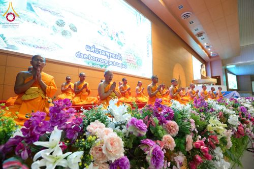 ภาพ No.215307:วันอาทิตย์ต้นเดือนที่ 6 เมษายน พ.ศ. 2568 พิธีบูชาข้าวพระ สภาธรรมกายสากล วัดพระธรรมกาย