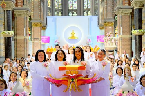 ภาพ No.271395:วันอาทิตย์ที่ 26 ตุลาคม พ.ศ. 2568 พิธีทอดกฐินสามัคคีวัดพระธรรมกายเนเธอร์แลนด์ กฐินเพื่อปฏิสังขรณ์ผนังรอบโบสถ์ อายุกว่า 135 ปี