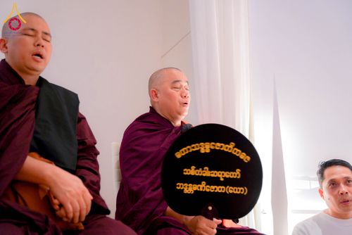 ภาพ No.327686:วันที่ 1-6 พฤษภาคม พ.ศ.2569 ต้อนรับชาวต่างชาติ พระภิกษุ คณะชาวเมียนมาร์  อุบาสิกาชาวอินเดีย เยี่ยมชมวัดพระธรรมกายและสักการะพระมหาธรรมกายเจดีย์