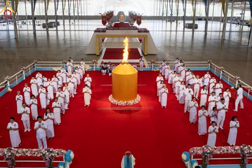 พิธีปฎิบัติธรรมและ พิธีจุดเทียนใจ ไฟนิรันดร์ อนันตชัย วันอาทิตย์ที่ 11 สิงหาคม พ.ศ. 2567 วัดพระธรรมกาย จ.ปทุมธานี