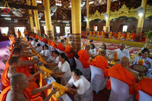 ภาพ No.144355:พิธีถวายเทียนพรรษา, พิธีสืบชะตาหลวง, พิธีถวายสังฆทาน และ พิธีถวายทุนการศึกษา บูชาธรรม ๘๐ ปี พระครูบาไชยบูลย์ ธัมมชโย วันจันทร์ที่ ๑๕ กรกฏาคม พ.ศ. ๒๕๖๗ ณ วัดราชฐานหลวงหัวข่วง เมืองเชียงตุง สาธารณรัฐแห่งสหภาพเมียนมาร์