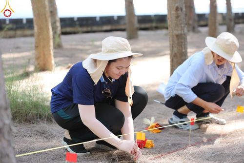 ภาพ No.106966:V.3 ตั้งใจ การเตรียมงาน เก็บงาน การรับบุญของเจ้าหน้าที่หน่วยงานต่างๆ เพื่อโครงการธรรมยาตรา กตัญญูบูชามหาปูชนียาจารย์ พระมงคลเทพมุนี (สด จนฺทสโร) พระผู้ปราบมาร อนุสรณ์สถาน 7 แห่ง ปีที่ 12 ระหว่างวันที่ 2 - 31 มกราคม พ.ศ. 2567