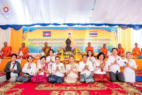 ภาพ No.145511:ศูนย์ปฎิบัติธรรมนครวัด ร่วมกับสำนักงานเจ้าคณะจังหวัดไพลิน ถวายเทียนพรรษา มหาสังฆทานครั้งยิ่งใหญ่ เชื่อมสัมพันธ์ ไทย-กัมพูชา 80 วัด บูชาธรรมธรรมหลวงพ่อธัมมชโย ณ วัดโพธิมาราม จ.ไพลิน ประเทศกัมพูชา วันพุธที่ 17 กรกฎาคม พ.ศ. 2567