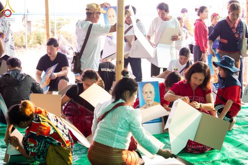 ภาพ No.140340:Photo Story มหัศจรรย์วัดดงดินแดง  EP.8  ภาพการเตรียมงาน การปฎิบัติงาน ของเหล่าผู้ทุ่มเทและเสียสละ เพื่อความสำเร็จของความมหัศจรรย์ ณ วัดดงดินแดง ต.ม่อนจอง อ.อมก๋อย จ.เชียงใหม่ วันที่ 1-7 เมษายน พ.ศ. 2567