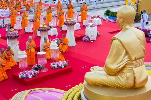 ภาพ No.121980:พิธีจุดประทีปถวายเป็นพุทธบูชา และบูชาธรรมมหาปูชนียาจารย์ พระมงคลเทพมุนี(สด จนฺทสโร) ในโครงการธรรมยาตรา กตัญญูบูชา มหาปูชนียาจารย์ พระมงคลเทพมุนี(สด จนฺทสโร) พระผู้ปราบมาร อนุสรณ์สถาน 7 แห่ง ปีที่ 12 วันที่ 31 มกราคม พ.ศ. 2567 ณ วัดพระธรรมกาย จ.ปทุมธานี