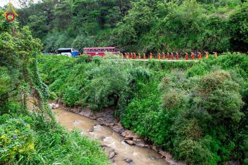 ภาพ No.226256:วันที่ 7-10 พฤษภาคม พ.ศ. 2568 โครงการเดินธรรมยาตรา สยาม-ลังกา ธรรมยาตรา ฉลองเทศกาลวิสาขบูชาแห่งชาติ ศรีลังกา บูชาธรรม 81 ปี หลวงพ่อธัมมชโย เมืองนูวราอิลิยา ประเทศศรีลังกา