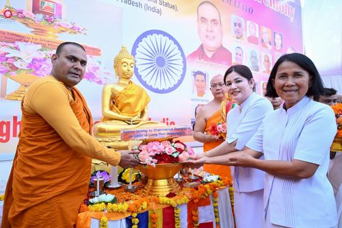 ภาพ No.263514:วันที่ 18 ตุลาคม พ.ศ. 2568 พิธีแห่กฐิน และกฐินสมทบหลวงพ่อ ธัมมชโย  ถวายแด่ วัดพุทธภูมิ เมืองโภปาล รัฐมัธยประเทศ ประเทศอินเดีย 