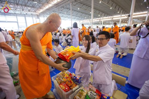 ภาพ No.209338:วันอาทิตย์ที่ 2 มีนาคม พ.ศ. 2568 พิธีตักบาตร ข้าวสารอาหารแห้ง ณ บ้านแก้วเรือนทองคุณยายฯ สภาธรรมกายสากล วัดพระธรรมกาย