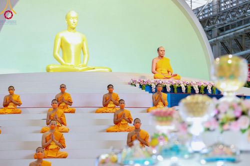 ภาพ No.99733:พิธีปฏิบัติธรรมและพิธีบูชาข้าวพระ ในวันอาทิตย์ต้นเดือนที่ 3 ธันวาคม พ.ศ. 2566 ณ สภาธรรมกายสากล วัดพระธรรมกาย จ.ปทุมธานี