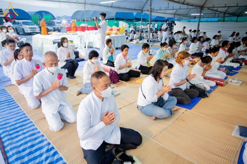 ภาพ No.201439:พิธีถวายภัตตาหารเป็นสังฆทาน แด่พระธรรมยาตรา ณ อนุสรณ์สถานบางปลา วัดบางปลา อำเภอบางเลน จังหวัดนครปฐม ในโครงการธรรมยาตรา กตัญญูบูชา มหาปูชนียาจารย์ พระมงคลเทพมุนี(สด จนฺทสโร) พระผู้ปราบมาร อนุสรณ์สถาน 7 แห่ง ปีที่ 13 วันที่ 25 มกราคม พ.ศ. 2568