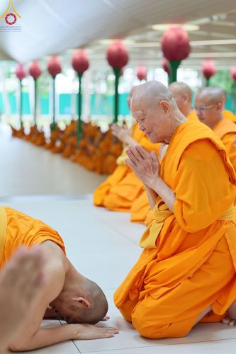 ภาพ No.145568:พิธีอธิษฐานพรรษาของคณะสงฆ์วัดพระธรรมกาย ณ อุโบสถพระไตรปิฎก วัดพระธรรมกาย วันอาทิตย์ที่ 21 กรกฎาคม พ.ศ. 2567
