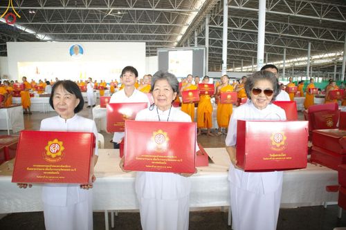 ภาพ No.210880:วันที่ 15 มีนาคม พ.ศ. 2568  บุญบรรจุกล่องไทยธรรม เพื่อถวายแด่พระสังฆาธิการ 40,000 กว่าวัดทั่วไทย ในวันคุ้มครองโลก 22 เมษายน พ.ศ. 2568
