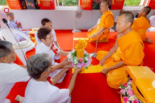 ภาพ No.231796:วันเสาร์ ที่ 5 กรกฎาคม พ.ศ. 2568 พิธีบรรพชา อุปสมบท โครงการอุปสมบท บูชาธรรมมหาปูชนียาจารย์ รุ่นเข้าพรรษา ณ วัดเกาะแก้วประชานุรักษ์ อ.วังทอง  จ.พิษณุโลก