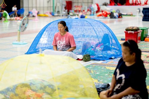 ภาพ No.235404:วันที่ 30-31 กรกฎาคม พ.ศ. 2568 วัดพระธรรมกาย มูลนิธิธรรมกาย ร่วมกับศูนย์ส่งเสริมศีลธรรมจังหวัดสุรินทร์ เปิดศูนย์พักพิงชั่วคราวเพื่อช่วยเหลือประชาชน ผู้อพยพจากเหตุปะทะกันตามแนวชายแดน ไทย-กัมพูชา ตั้งแต่วันที่ 24 กรกฎาคม พ.ศ.2568 เป็นต้นไป