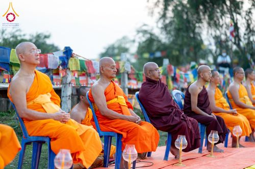 ภาพ No.132350:พิธีจุดโคมประทีปถวายเป็นพุทธบูชา ในโครงการบรรพชา 1,250 รูป ณ แดนประสูติ สวนลุมพินี ประเทศเนปาล วันที่ 17 มีนาคม พ.ศ. 2567