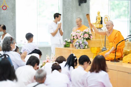 ภาพ No.86055:งานบุญครบรอบ 12 ปี ณ ศูนย์อบรมเยาวชนนครปฐม วันเสาร์ ที่ 19 สิงหาคม พ.ศ. 2566 พิธีทอดผ้าป่าบำรุงศูนย์ และพิธีเจริญพระพุทธมนต์ ฉลองหอฉันคุณยายฯ ประธานสงฆ์  พระมหาคมสัน  ธมฺมาสนฺโน ประธานบุญพิธี กัลฯสุนทรินทร์  จันทนา และคณะเจ้าภาพจังหวัดนครปฐม