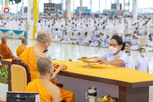 ภาพ No.127076:พิธีมอบใบประกาศเกียรติคุณองค์กรนานาชาติ และหน่วยงานที่ชักชวนคนร่วมโครงการนั่งสมาธิเพื่อสันติภาพโลกมากที่สุด วันอาทิตย์ที่ 1 มีนาคม พ.ศ. 2567 ณ สภาธรรมกายสากล วัดพระธรรมกาย