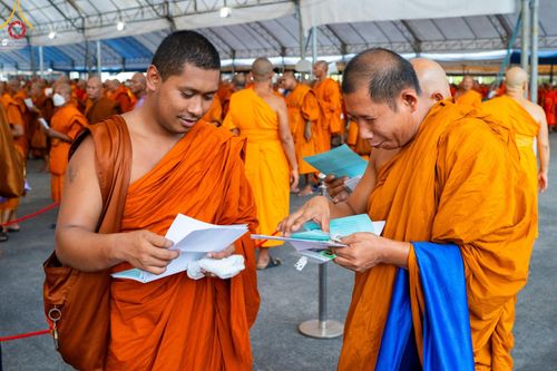ภาพ No.60323:การต้อนรับพระสังฆาธิการ 10,000 กว่าวัดทั่วประเทศ พิธีมอบปัจจัยช่วยเหลือครู 4 จังหวัดชายแดนภาคใต้ พิธีปฏิบัติธรรม ในวันคุ้มครองโลก วันจันทร์ที่ 22 เมษายน พ.ศ.2567 ณ วัดพระธรรมกาย จ.ปทุมธานี