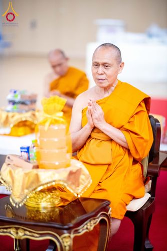 ภาพ No.208791:พระบาทสมเด็จพระเจ้าอยู่หัวทรงพระกรุณาโปรดเกล้าฯ พระราชทานภัตตาหารพระราชทาน แด่พระภิกษุ สามเณร ในการสอบบาลีสนามหลวง ณ วัดพระธรรมกาย วันที่ 22 กุมภาพันธ์ พ.ศ. 2568 ณ วัดพระธรรมกาย อำเภอคลองหลวง จังหวัดปทุมธานี