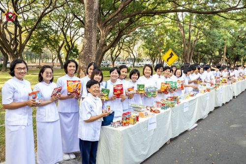 ภาพ No.179603:พิธีเจริญพระพุทธมนต์ พิธีทำบุญตักบาตรถวายพระราชกุศล และพิธีวางพานพุ่มดอกไม้ถวายราชสักการะ  แด่พระบาทสมเด็จพระบรมชนกาธิเบศร มหาภูมิพลอดุลยเดชมหาราช บรมนาถบพิตร เนื่องในวันคล้ายวันพระบรมราชสมภพ วันชาติ และวันพ่อแห่งชาติ วันพฤหัสบดีที่ 5 ธันวาคม พ.ศ. 2567 ณ