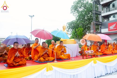 ภาพ No.226085:วันอาทิตย์ที่ 25 พฤษภาคม พ.ศ. 2568 พิธีตักบาตรพระ 1,000 รูปเมืองตรัง ครบรอบ 110 ปี เมืองทับเที่ยง ถวายเป็นพุทธบูชา ถวายเป็นพระราชกุศลแด่รัชกาลที่ 10 และอุทิศส่วนกุศลแด่อดีตเจ้าเมืองตรัง และบรรพบุรุษ ณ บริเวณหน้าศาลากลางจังหวัดตรัง ถนนพระราม 6