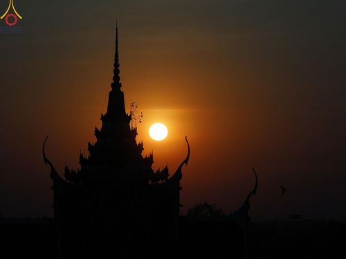 ภาพ No.197153:พิธีจุดประทีปถวายเป็นพุทธบูชา และบูชาธรรมมหาปูชนียาจารย์ ณ วัดโบสถ์(บน) ตำบลบางคูเวียง อำเภอบางกรวย จังหวัดนนทบุรี ในโครงการธรรมยาตรา กตัญญูบูชา มหาปูชนียาจารย์ พระมงคลเทพมุนี(สด จนฺทสโร) พระผู้ปราบมาร อนุสรณ์สถาน 7 แห่ง ปีที่ 13 วันที่ 18 มกราคม พ.ศ. 25