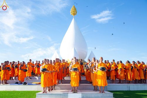 ภาพ No.211923:วันจันทร์ที่ 17 มีนาคม พ.ศ. 2568 พิธีตักบาตรพระกว่า 300 รูป ฉลองพิธีประดิษฐานพระบรมสารีริกธาตุ ณ ปทุมเจดีย์ เจดีย์พระพุทธเจ้า 5 พระองค์ ศูนย์อบรมเยาวชนปัตตานี บ้านโคกดีปลี ตำบลตุยง อำเภอหนองจิก จังหวัดปัตตานี