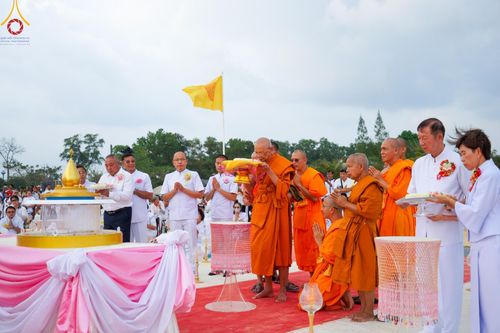 ภาพ No.129351:พิธีประดิษฐานพระบรมสารีริกธาตุ ณ มหารัตนะเจดีย์สิริปทุมสวรรค์ ศูนย์ปฏิบัติธรรมภาคใต้ อ.บางกล่ำ จ.สงขลา วันที่ 10 มีนาคม พ.ศ.2567