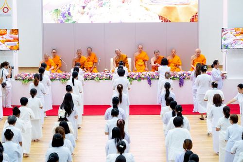 ภาพ No.242729:วันที่ 29-31 สิงหาคม พ.ศ. 2568 องค์กรภาคีเครือข่าย “บวร” (บ้าน-วัด-โรงเรียน-ราชการ) อ.คลองหลวง จัดบวชอุบาสิกาแก้ว ถวายพระราชกุศลแด่สมเด็จพระพันปีหลวง - กตัญญูบูชาแด่ผู้มีพระคุณ