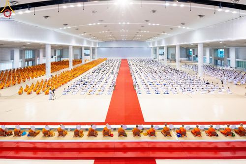 ภาพ No.146096:วันมหารำลึก ครั้งที่ 34 พิธีร่วมรำลึกถึงนักสร้างบารมีที่ล่วงลับไปแล้ว , พิธีสวดพระพุทธมนต์ ณ ห้องแก้วสารพัดนึก 1 วัดพระธรรมกาย วันเสาร์ที่ 27 กรกฎาคม พ.ศ. 2567