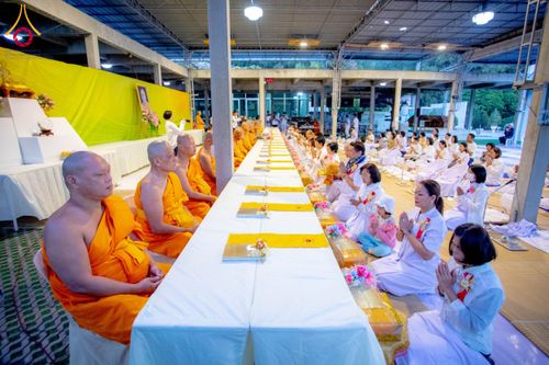 ภาพ No.194378:พิธีถวายภัตตาหารเป็นสังฆทาน แด่พระธรรมยาตรา ณ อนุสรณ์สถานมหาวิหารพระมงคลเทพมุนี (โลตัสแลนด์) อ.สองพี่น้อง จ.สุพรรณบุรี ในโครงการธรรมยาตรา กตัญญูบูชา มหาปูชนียาจารย์ พระมงคลเทพมุนี(สด จนฺทสโร) พระผู้ปราบมาร ปีที่ 13 วันที่ 13 มกราคม พ.ศ.2568